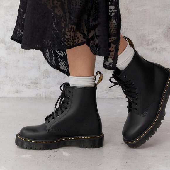 Dr Doc Martens Zavala Combat Boots Leather Black 8 Eye Lace Up 41 US 9-10 Women - Picture 2 of 11